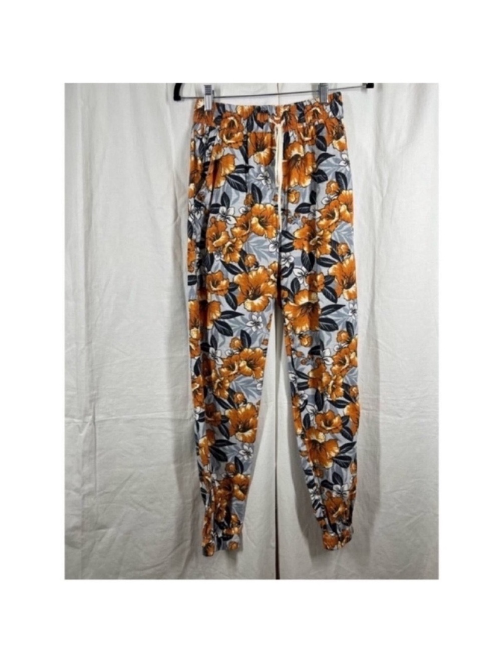 Urban outfitters 100% cotton Floral tropical hibiscus leaf  Hawaiian tapered jog